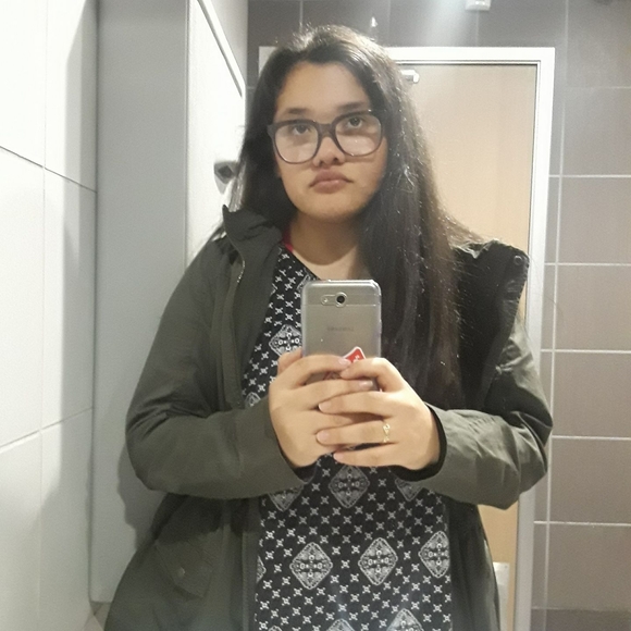 Meet your Posher, Almita - Picture 1 of 1